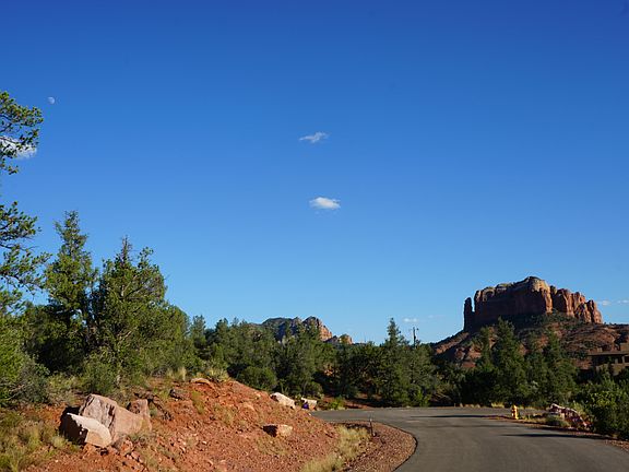 4th image of 38 Peak Point Ct