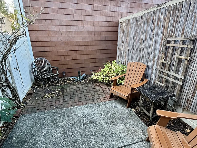 2744 Lakeview Dr — Photo 22