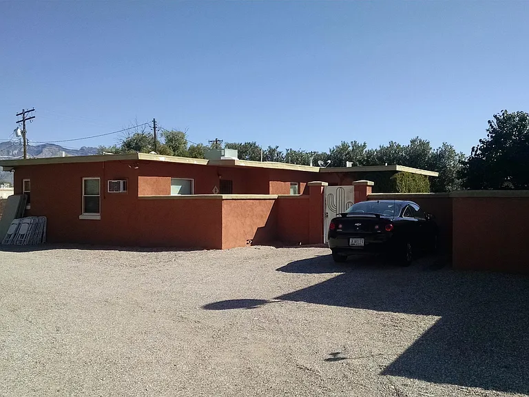 304-306 E Blacklidge Dr — Photo 16