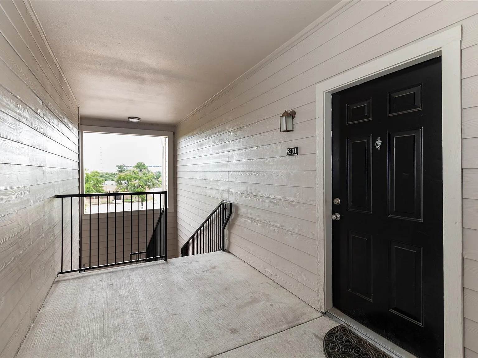 2 bed, 1055 sqft, $1,725 — Photo 4