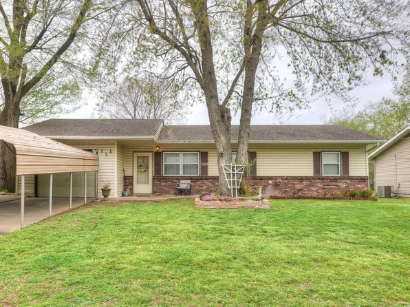 2002 S Garland Douglas Drive, Neosho, MO 64850