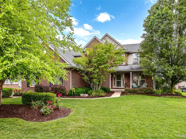 58724 Carriage Ln, South Lyon, MI 48178