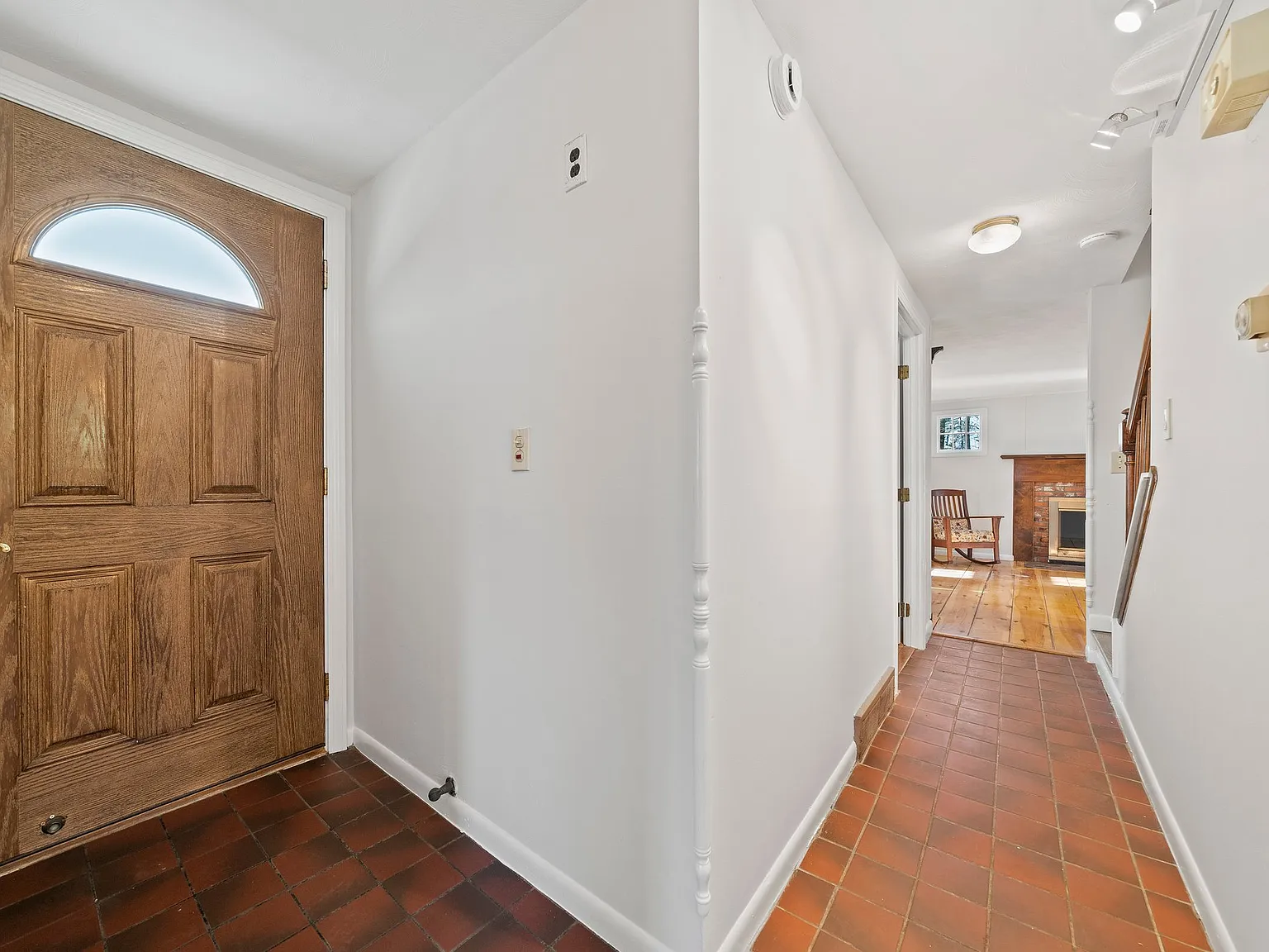 4 bed, 2221 sqft, $4,600 — Photo 4