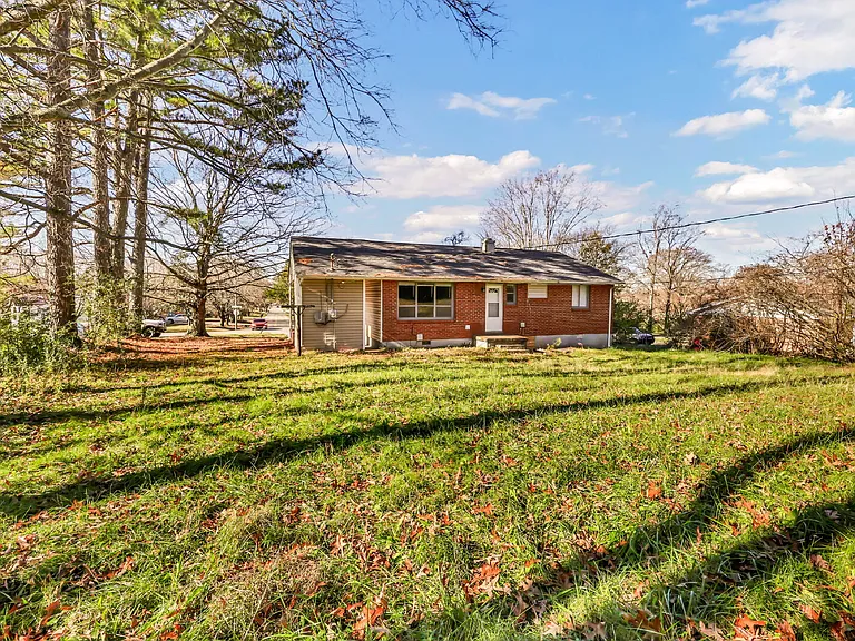 124 Yorktown Rd — Photo 24