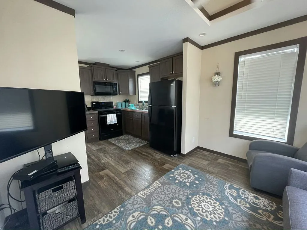 1 bed, 1.0 bath, 385 sqft, $1,200 — Photo 2