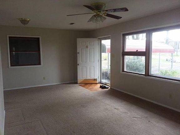 5th image of 3905 Applewood Dr