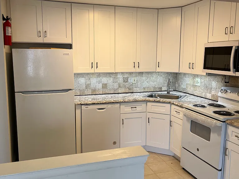 2700 Sussex Ct — Photo 2