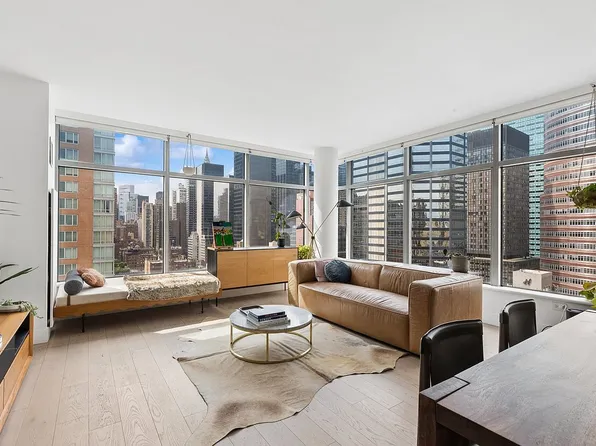 250 E 54th St APT 21A, New York, NY 10022