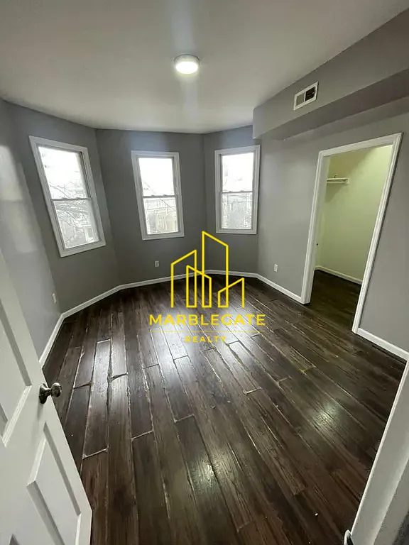 3 bed, 1050 sqft, $2,095 — Photo 2