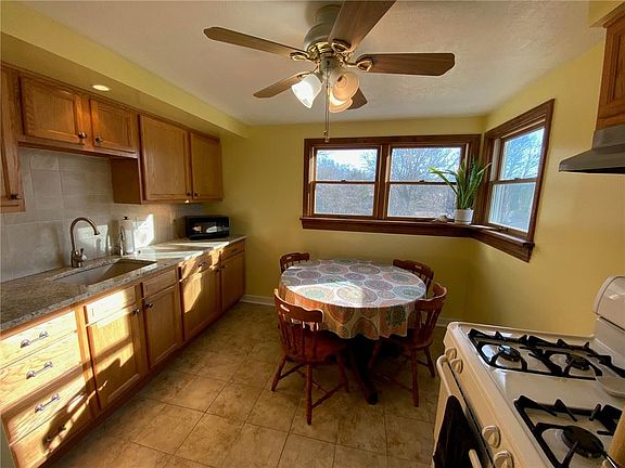 3rd image of 327 Nelbon Ave