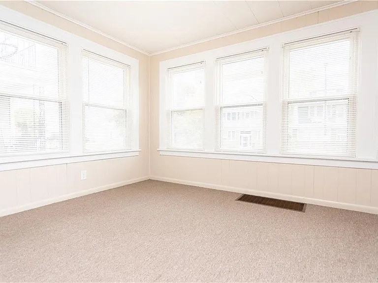 50 Henley Rd #LOWER — Photo 5