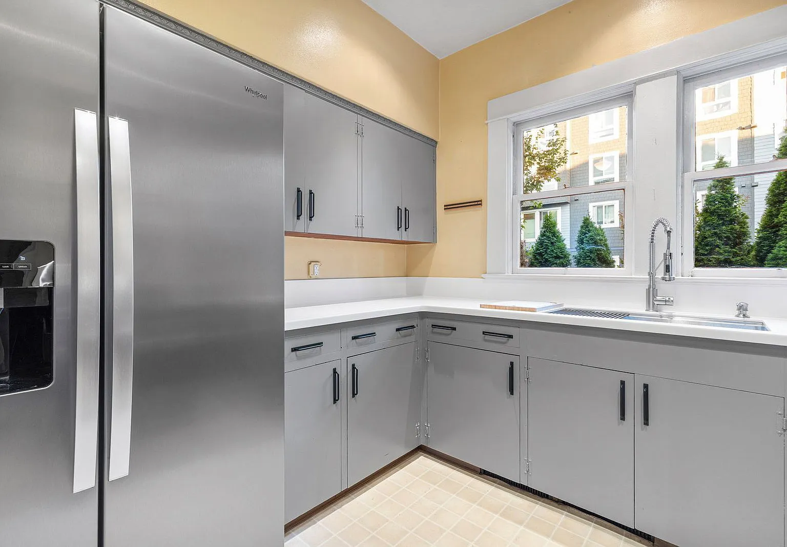 3 bed, 2.0 bath, 3640 sqft, $3,395 — Photo 4