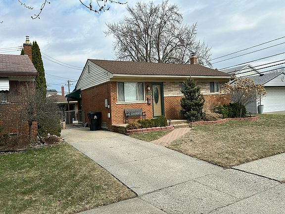 3rd image of 15931 Canberra St