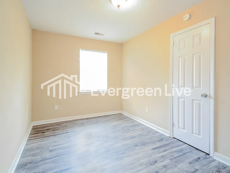 204 Leewood Cir — Photo 9