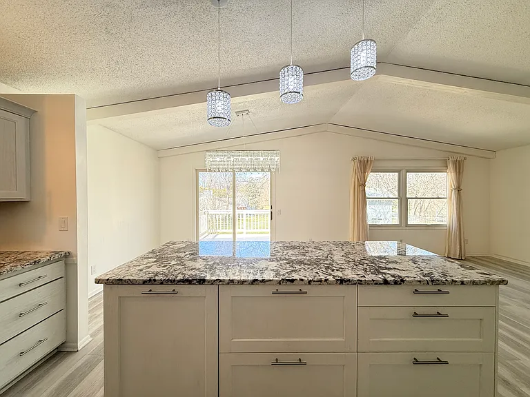 18056 S Shore Ln W — Photo 10