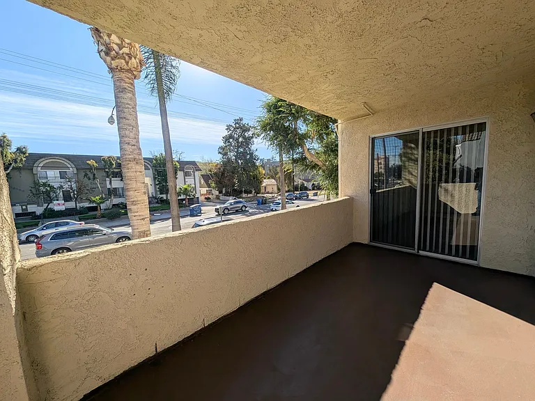 Chateau Lamont Apartments — Photo 20