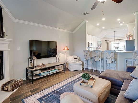 4th image of 266 Churchill Dr