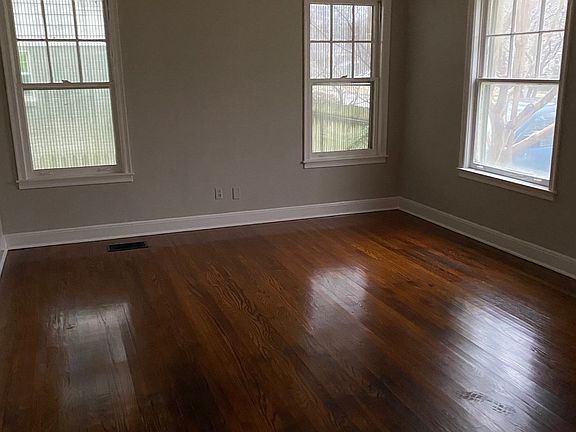 5th image of 3539 Shirlwood Ave