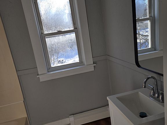 3rd image of 101 Mechanic St APT 3R