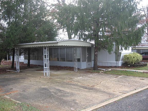3rd image of 174 Laurel Dr