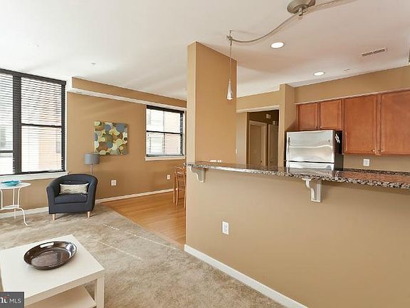 4th image of 124 Station North Mews #B