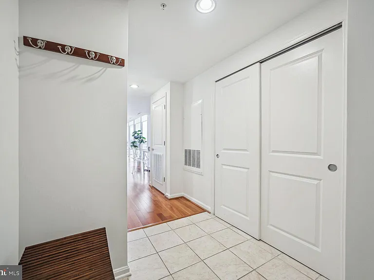 930 Wayne Ave #1205 — Photo 4