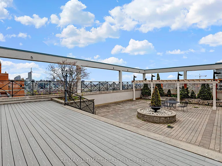 102 Bloor St W #605 — Photo 19