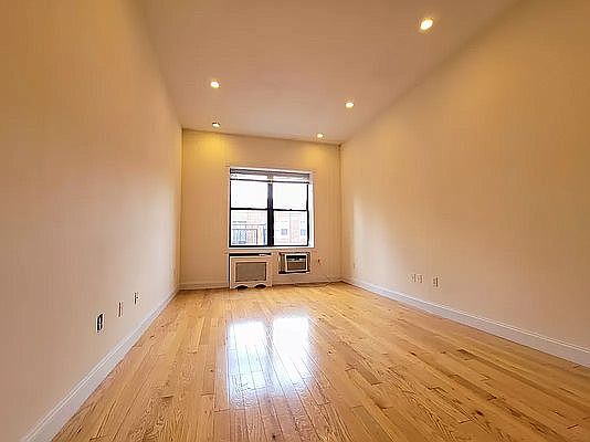 1st image of 506 E 88th St #2X