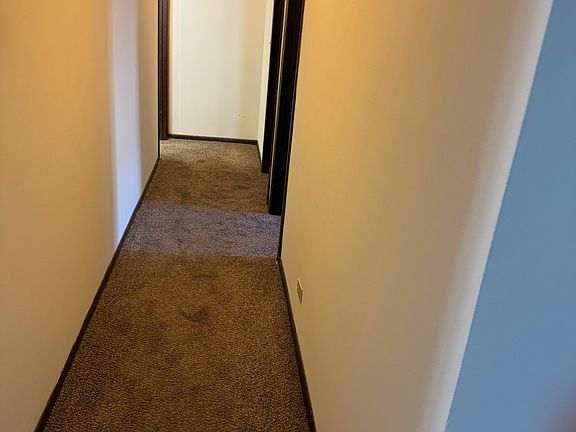 3rd image of 1902 Heatherway Ln APT 1A