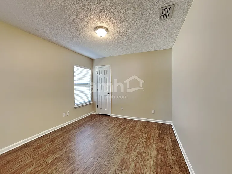 1379 Samantha Cir E — Photo 16