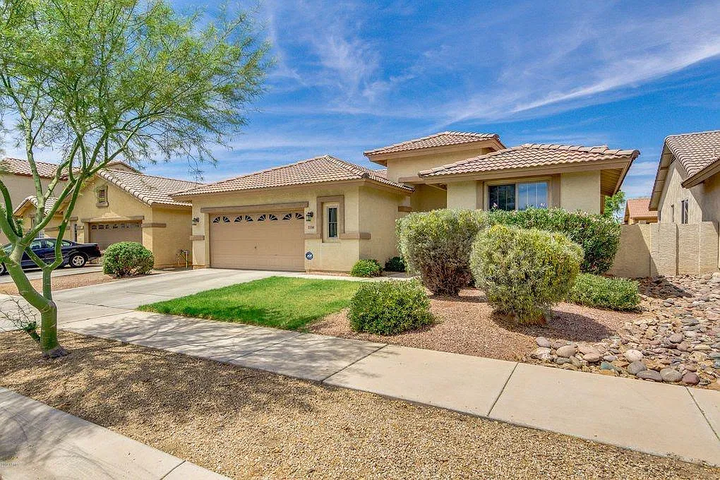 3 bed, 2156 sqft, $2,275 — Photo 3