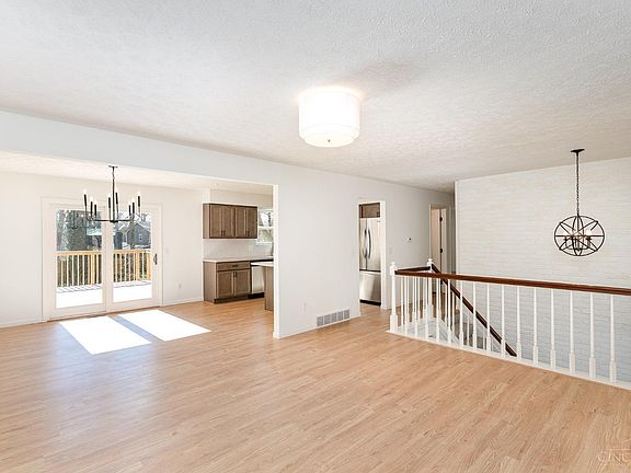 4th image of 927 Blackburn Dr