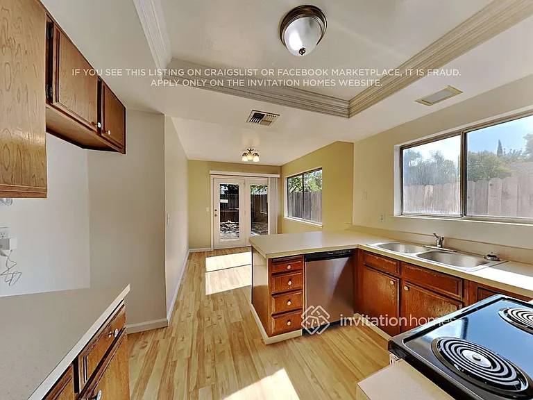 137 Catalpa Ln — Photo 5