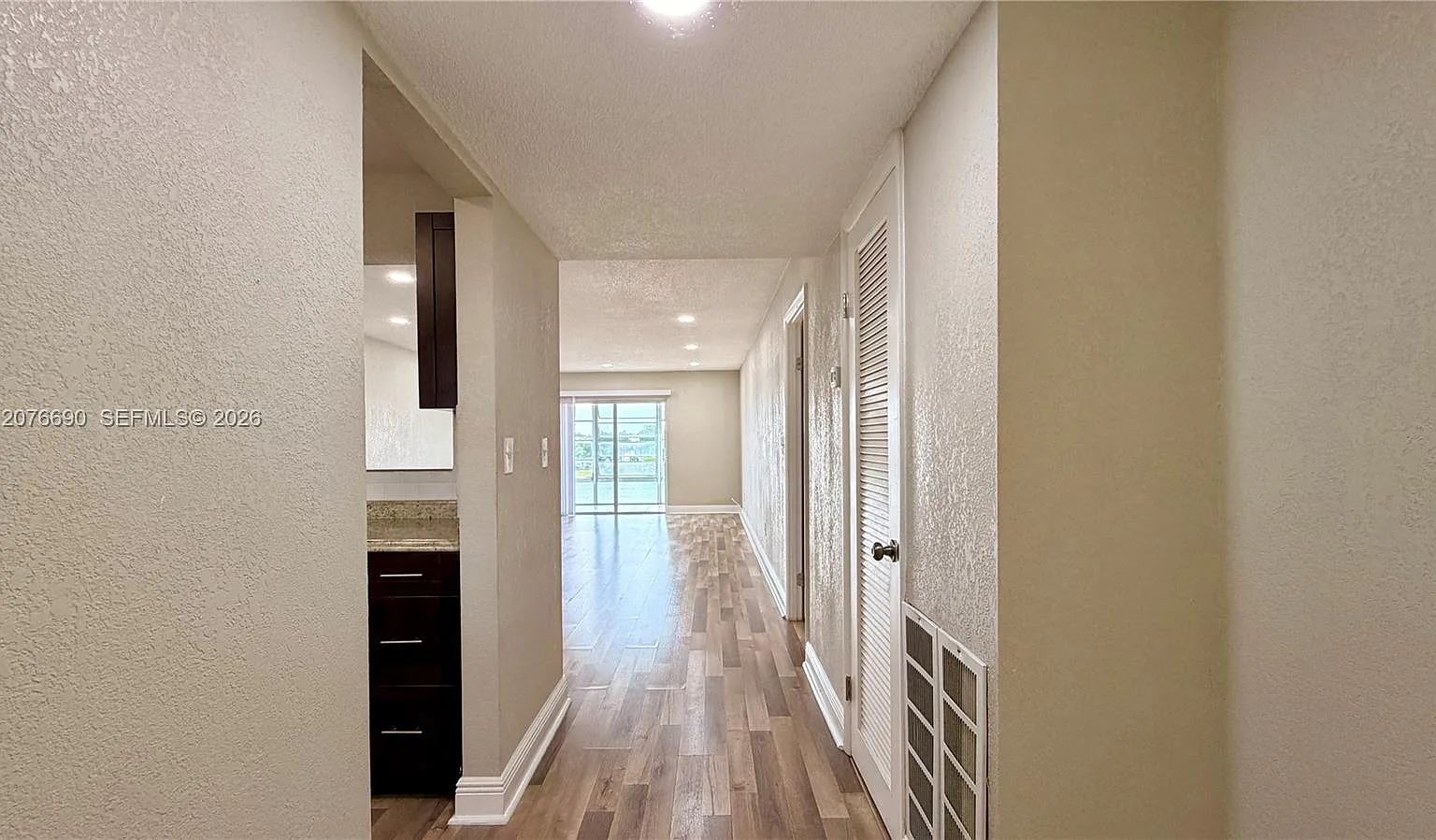 Azure Lake Condo — Photo 2