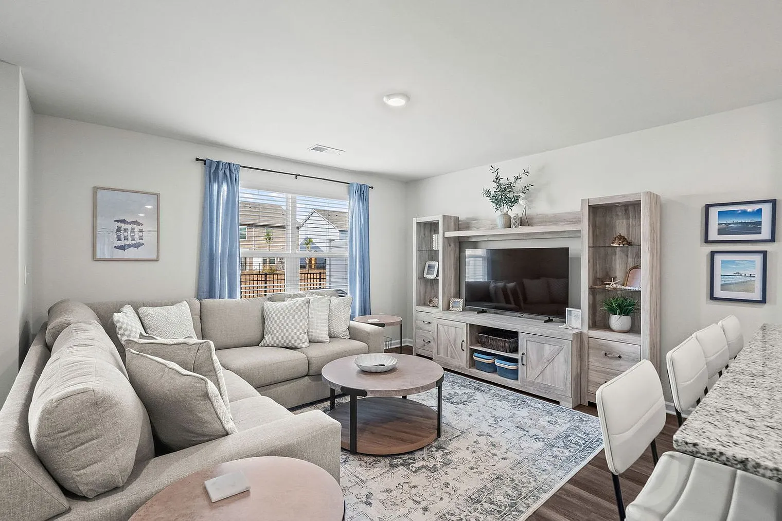 3 bed, 2.0 bath, 1410 sqft, $3,644 — Photo 4