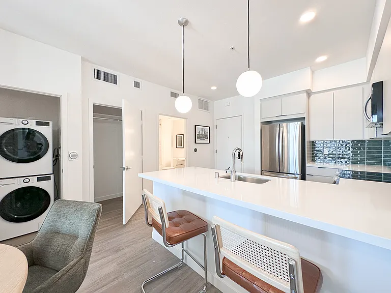815 S Kingsley Dr — Photo 6