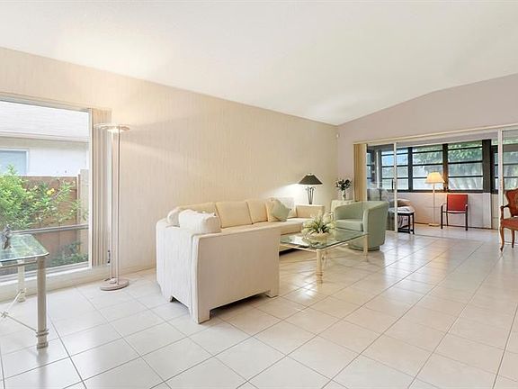 4th image of 13759 Date Palm Ct APT A