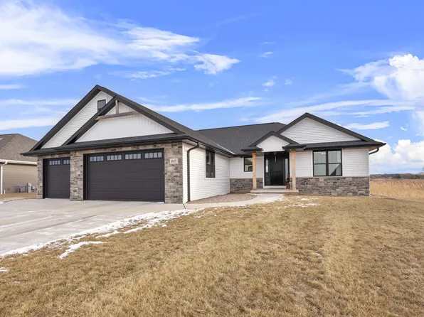 2671 Willow Grove Ln, Green Bay, WI 54311