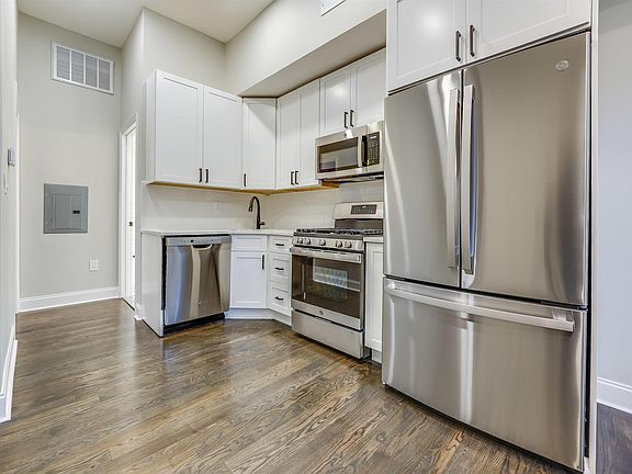 2nd image of 172 Mallory Ave #3