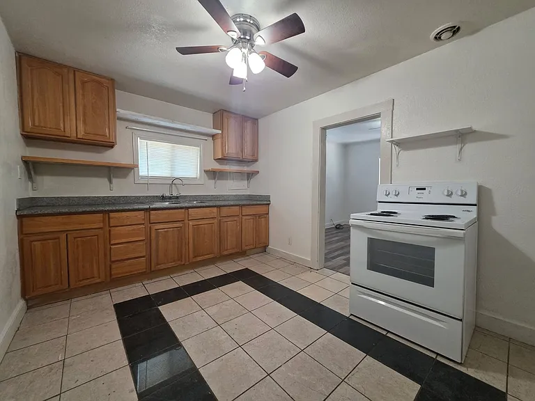 2050 Bransetter 5410 Cedars Rd — Photo 4