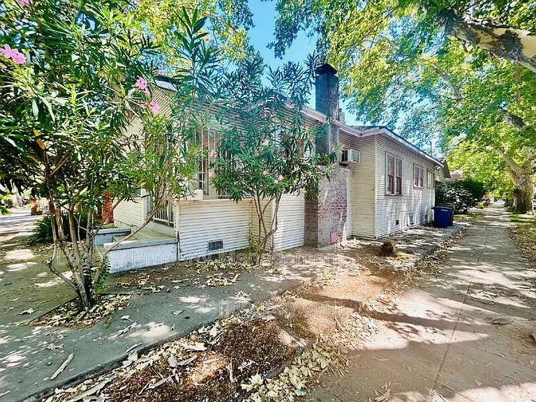 2300 E St — Photo 17