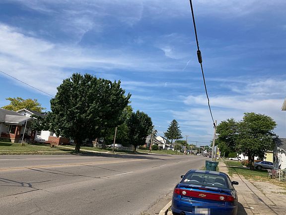 4th image of 204 W Memorial Dr