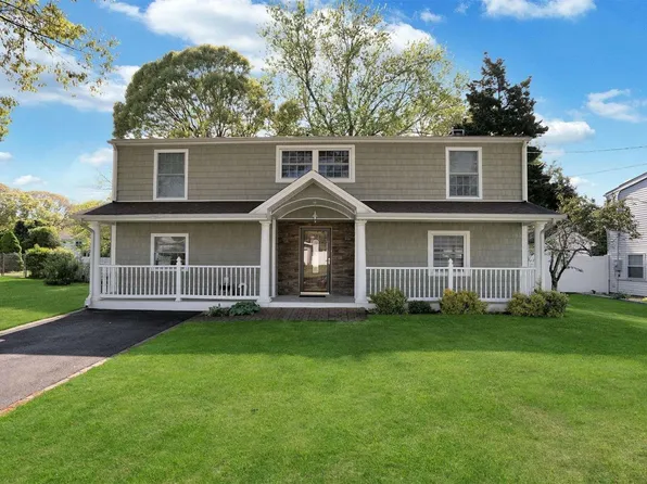 59 Iroquois Avenue, Selden, NY 11784