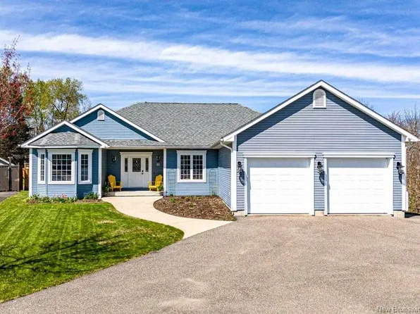 90 Maclean Ct, Fredericton, NB E3G 9Y1