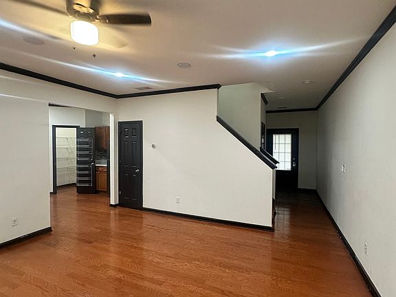 4th image of 186 Bellewood Oak Dr