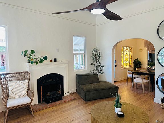 3rd image of 466 S 1st Ave