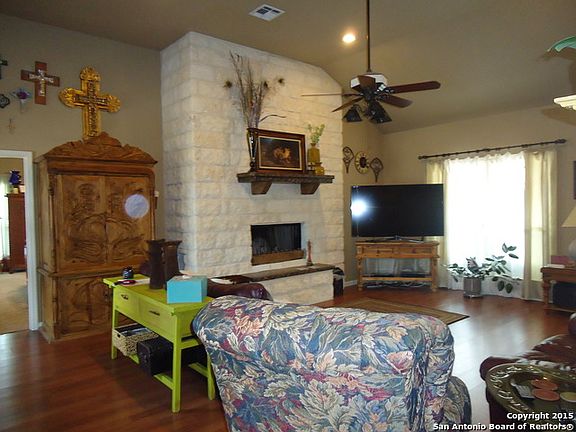 3rd image of 106 Settlers Ln