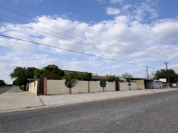 1702 Elm St, Zapata, TX 78076