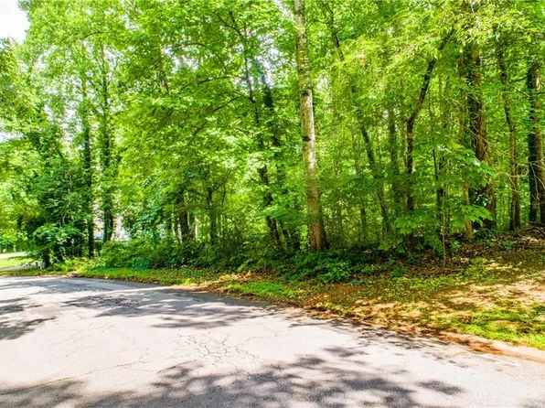 2790 Deerfield Dr, Lithia Springs, GA 30122