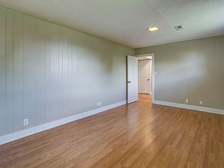 9521 Mobile Dr — Photo 34